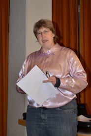 Frau Hülsmann während des Vortrags